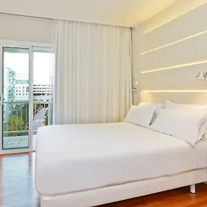 Nh Les Corts Отель