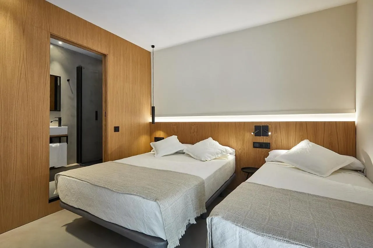 Ella Hostel Ramblas Барселона 0*,  Испания