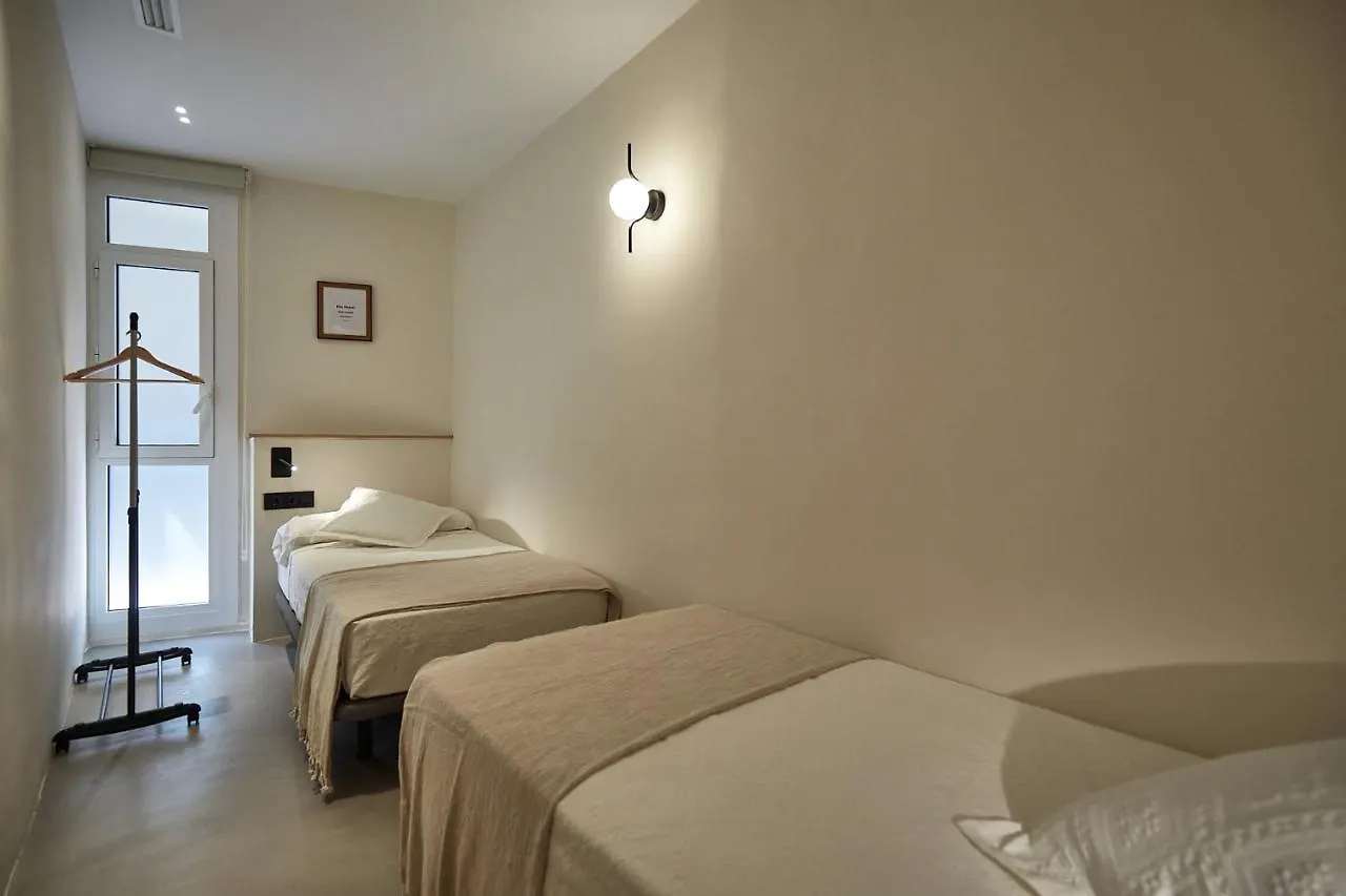 Ella Hostel Ramblas Барселона Испания