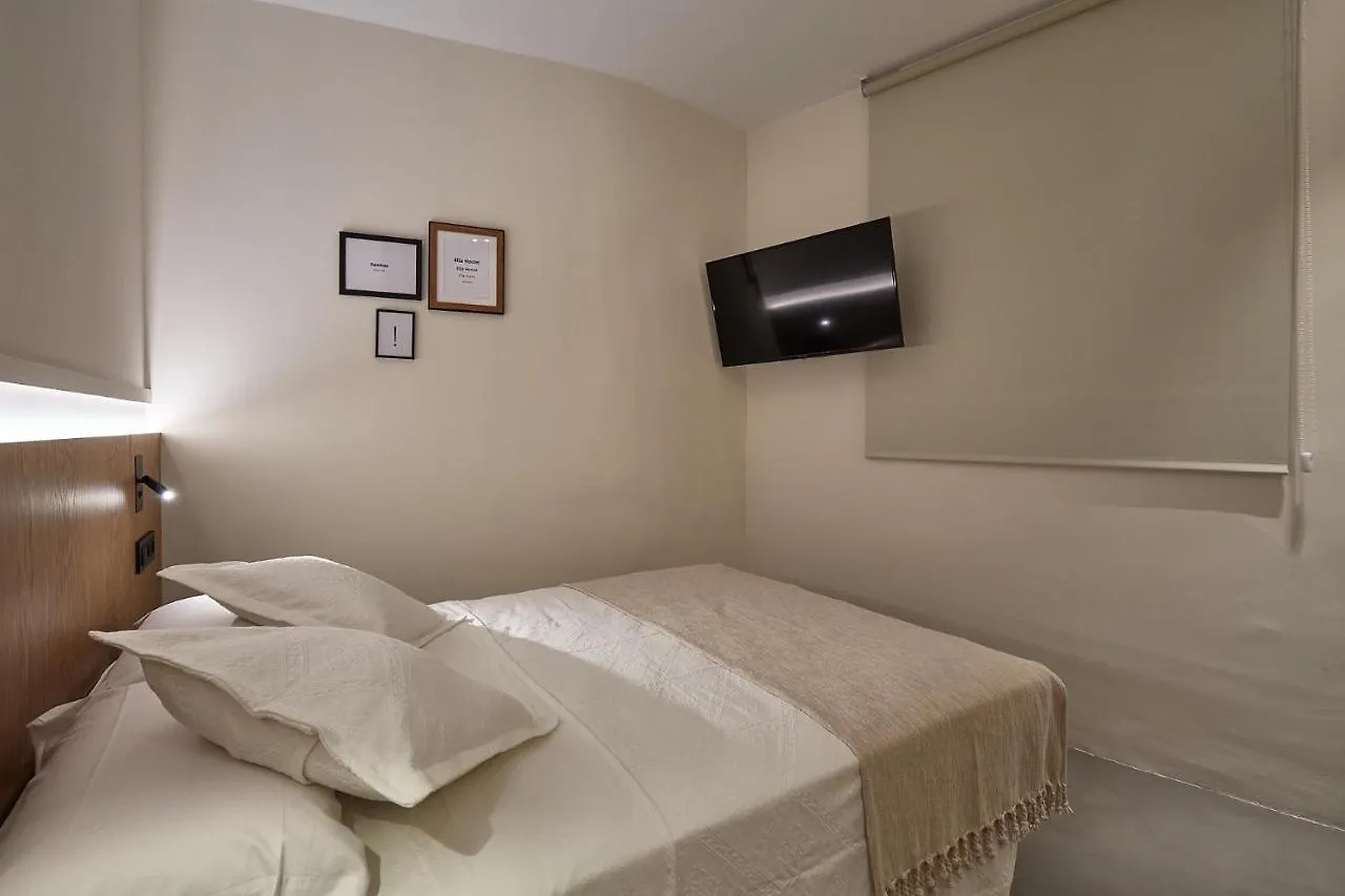 Ella Hostel Ramblas Барселона Гостевой дом