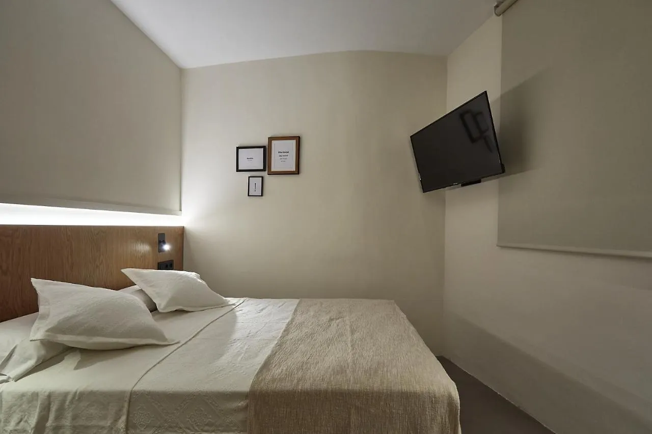 Ella Hostel Ramblas Barcelona Pensión